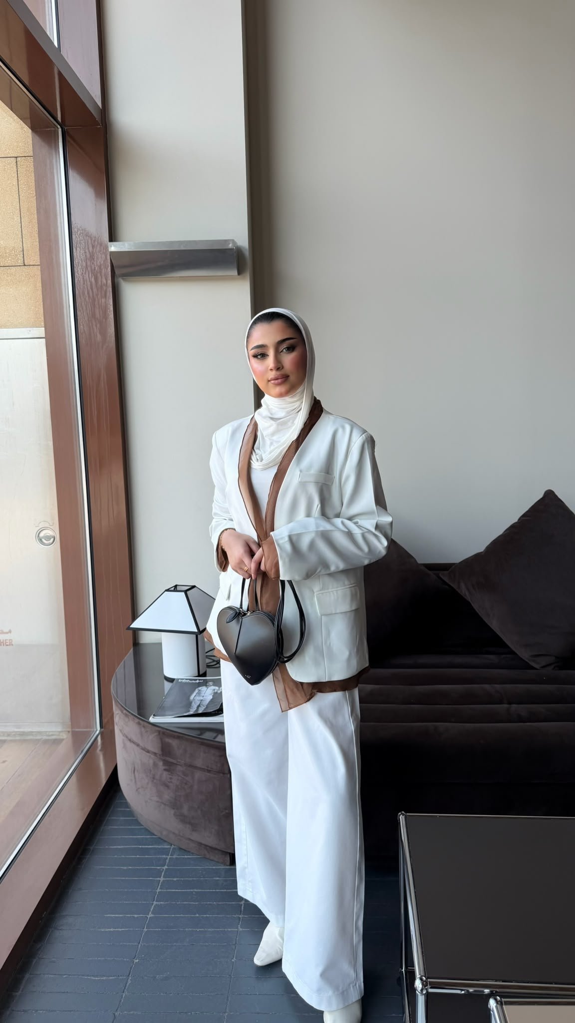 VELORA White-Brown